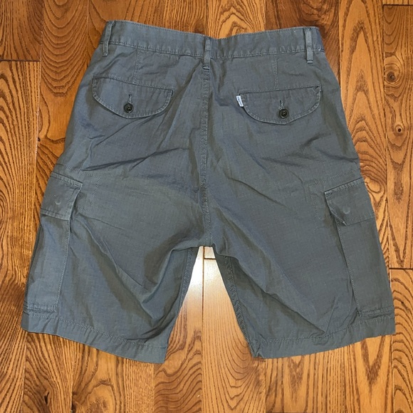Men’s Levi’s gray cargo shorts W29 - Picture 2 of 8